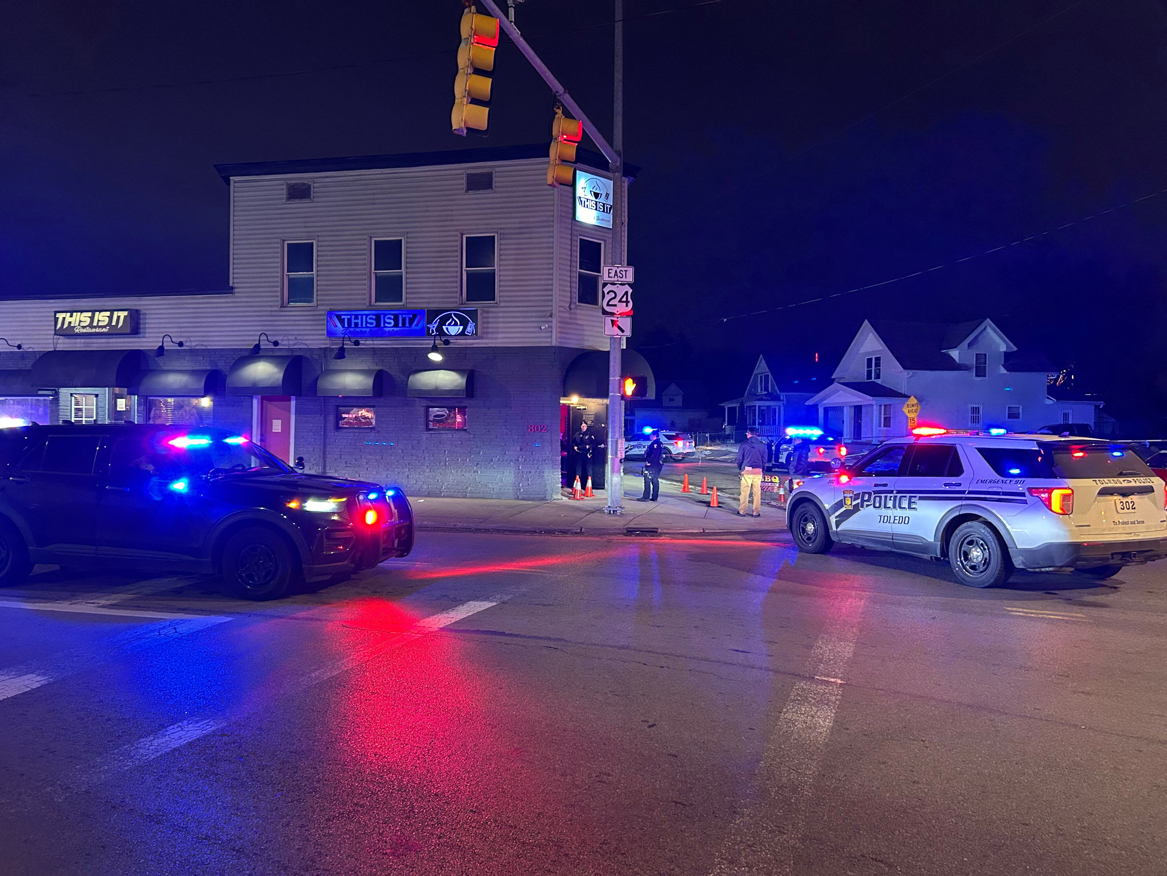Man in critical condition following shooting outside of Toledo restaurant
