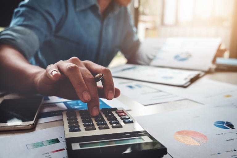 How to manage expenses and time tracking for growing businesses
