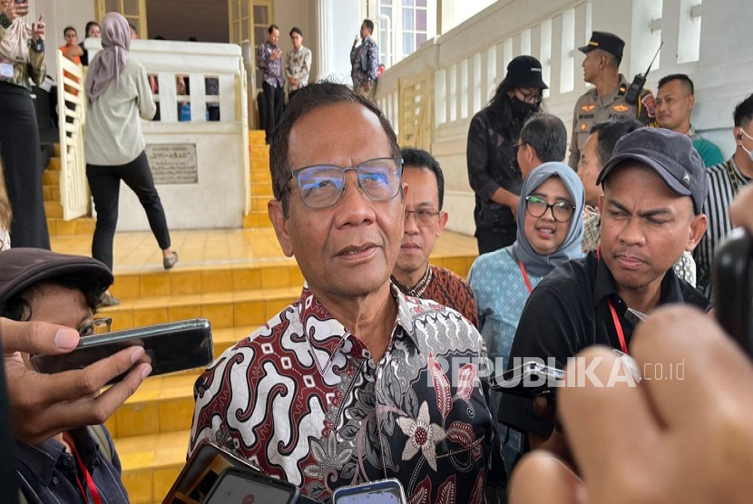 Mahfud: Aturan Kapolri Tempatkan Polisi di 17 Kementerian Bertentangan dengan Putusan MK
