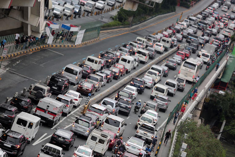 Carpooling program eyed in Metro Manila to counter fuel price surge