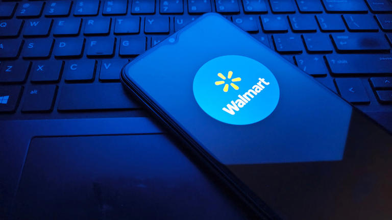 Why Walmart still doesn't accept Apple Pay (even though customers are ...