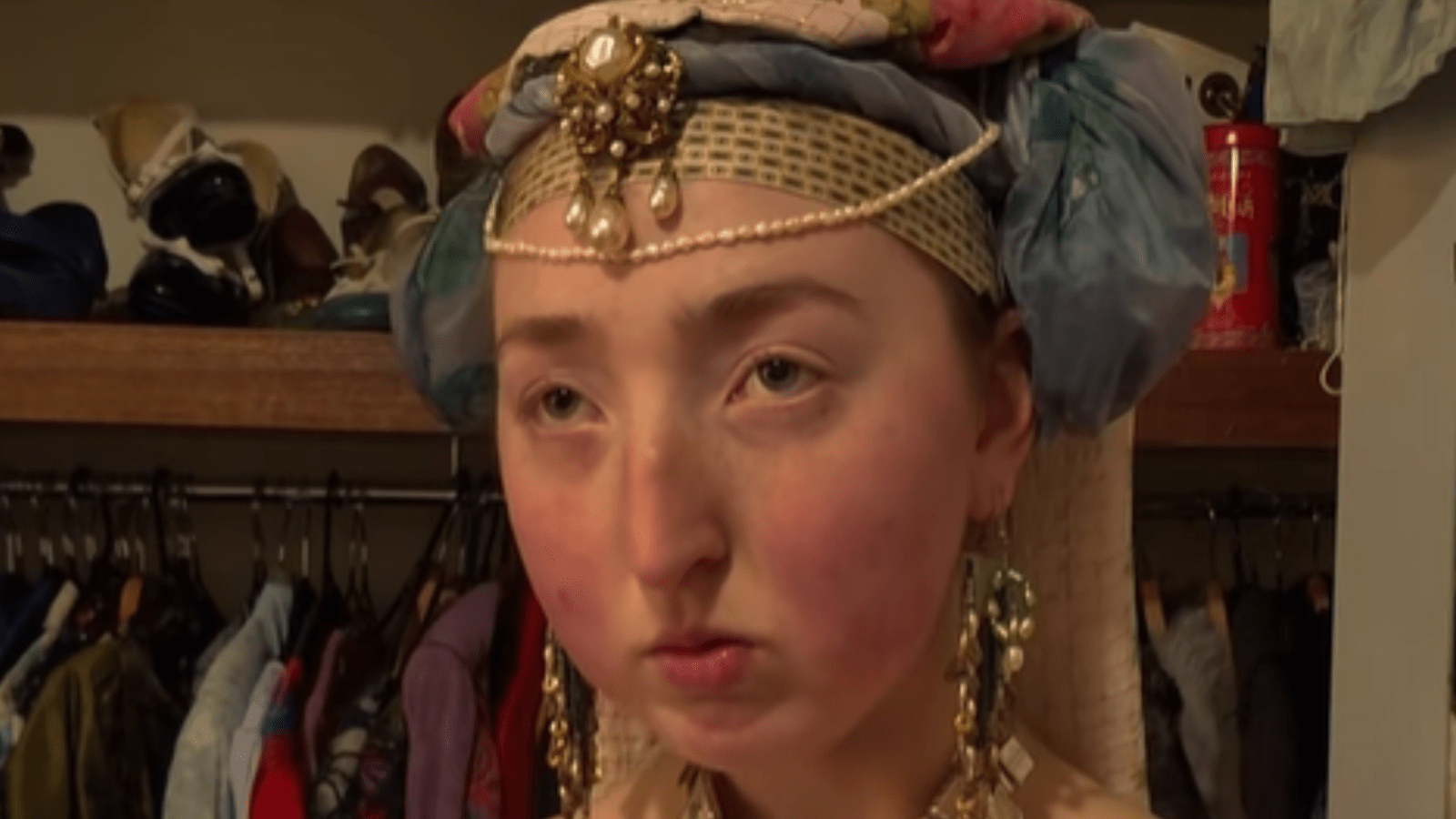 10 photos of the 'renaissance beauty' woman sparking online war as ...