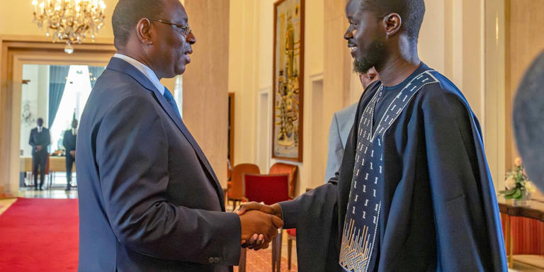 Senegal’s President-elect Bassirou Diomaye Faye meets outgoing President Macky Sall in Dakar©