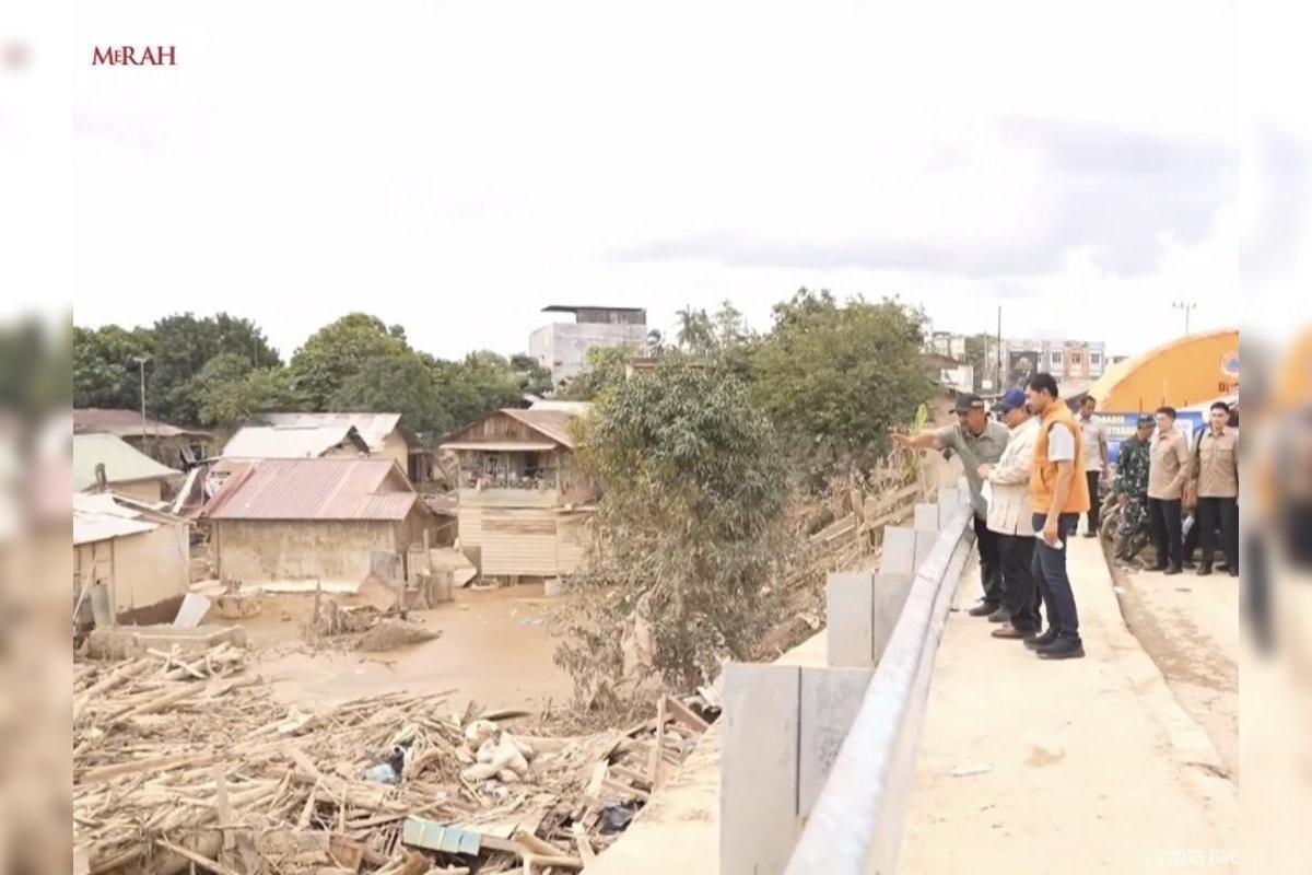 Prabowo Pantau Kayu Terbawa Banjir di Aceh Tamiang, Ajak Jaga Lingkungan
