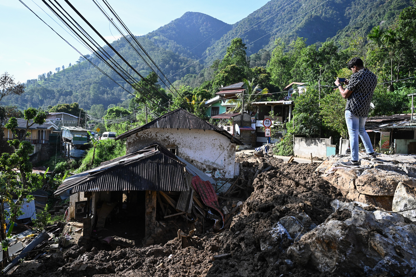 Cyclone Ditwah aftermath Sri Lankan army works to control raging river