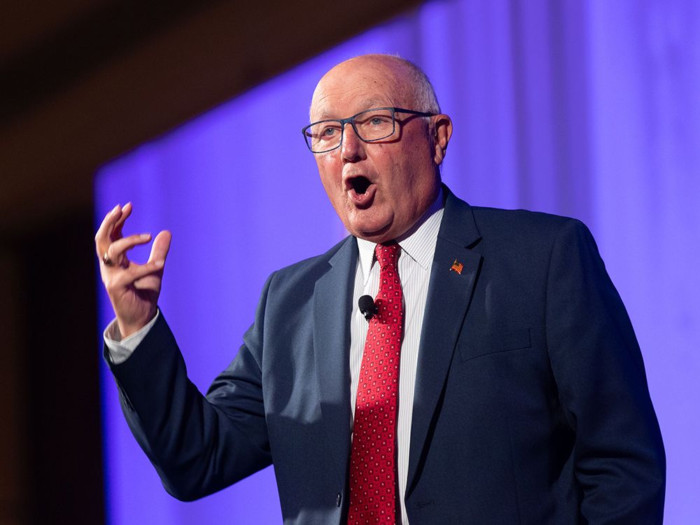  U.S. Ambassador to Canada Pete Hoekstra delivers a monologue before taking part in a discussion on Canada-U.S. relations during the Global Business Forum in Banff, Sept. 25, 2025.