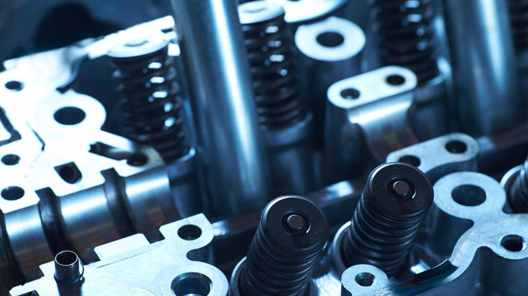 Why do some engines use hydraulic lifters?