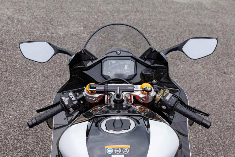 レビュー】ビモータ「KB998 Rimini」インプレ｜国内初試乗! ZX-10RRの