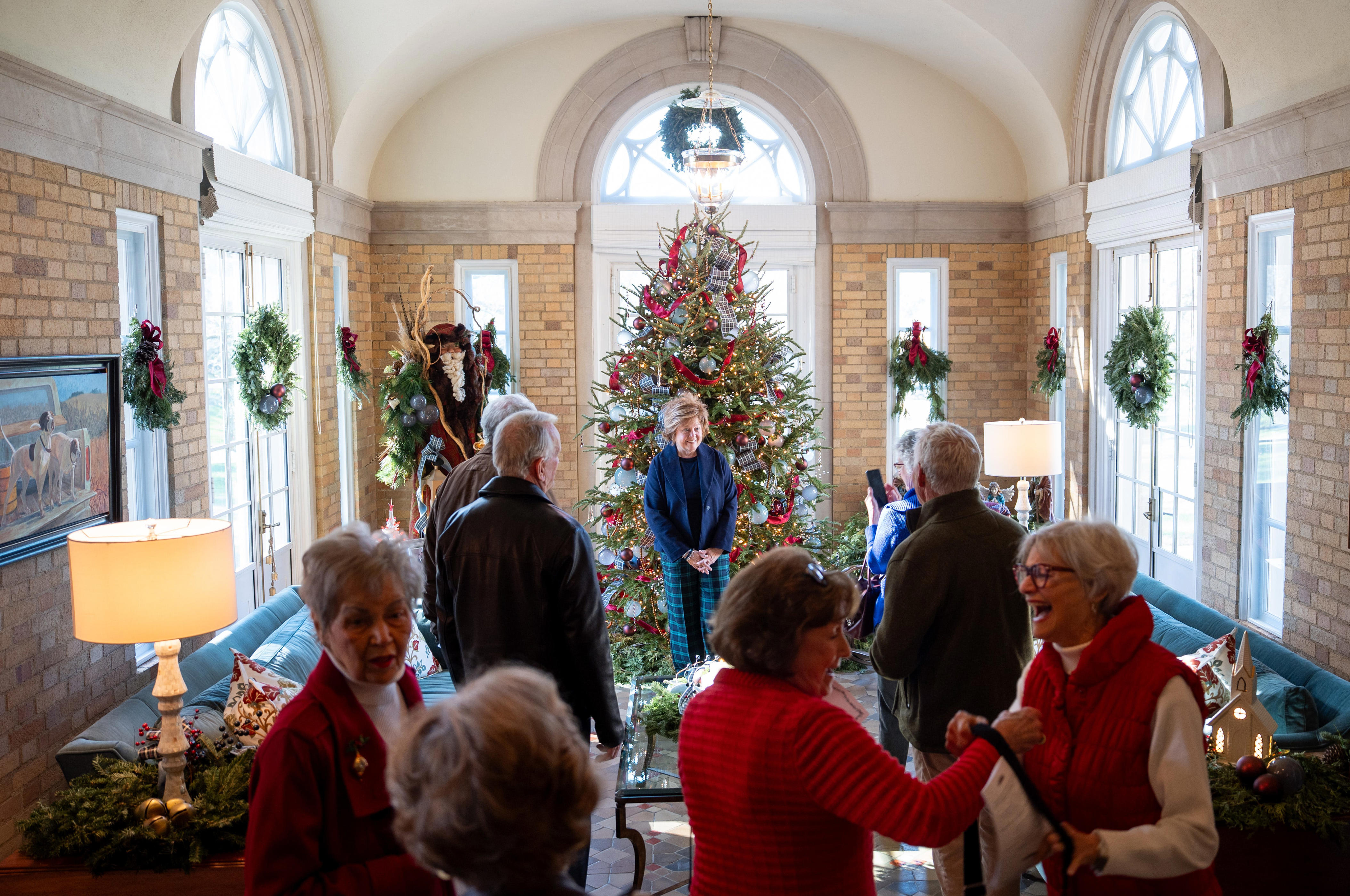 Tennessee first lady decks governor's mansion in Christmas splendor