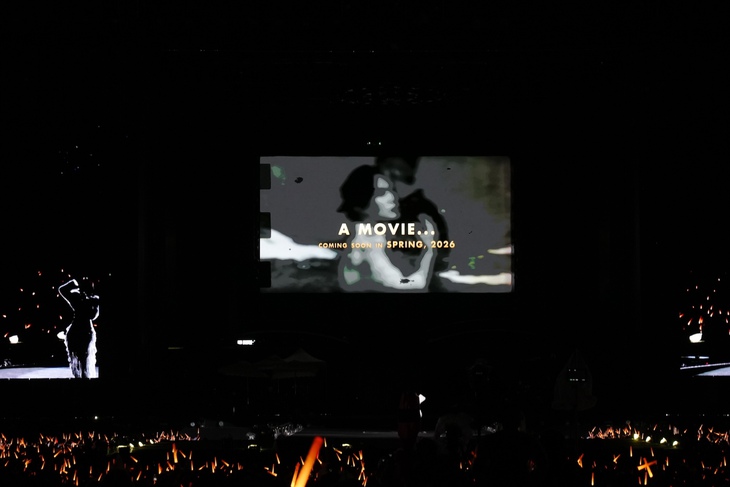 Mỹ Tâm bất ngờ công bố phim mới ở concert See the Light