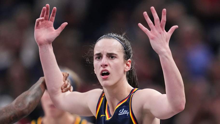 Paige Bueckers' Caitlin Clark clamp attempt at Team USA camp sparks fan  debate