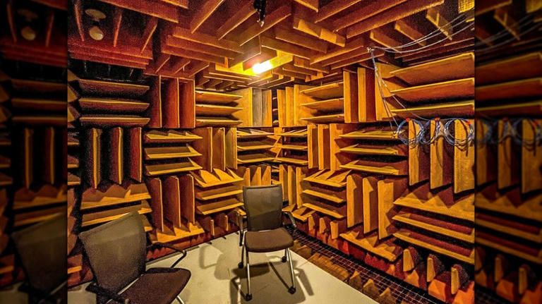 This wildly unsettling Midwest tour is inside a silent laboratory (and ...