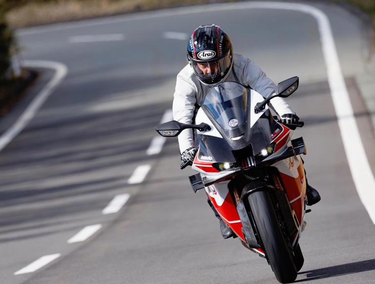 レビュー】ビモータ「KB998 Rimini」インプレ｜国内初試乗! ZX-10RRの