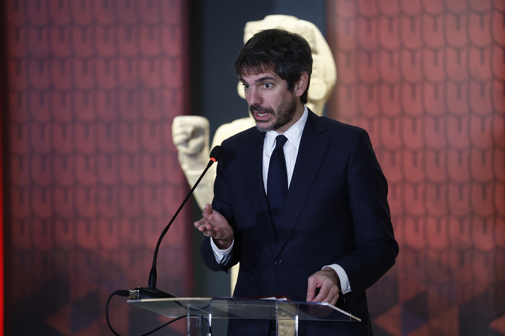Sumar insiste en que se remodele el Ejecutivo e IU pide una reunión del ...