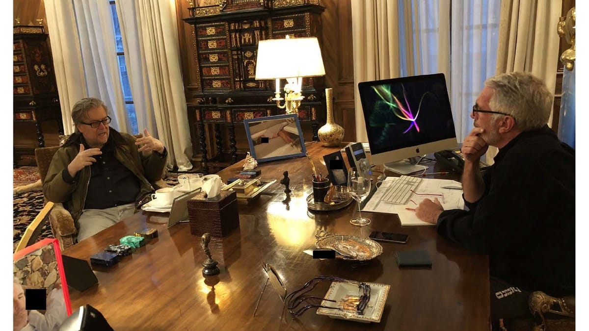 Steve Bannon (l.) sitzt mit Jeffrey Epstein am Schreibtisch. (Quelle: Democrats on the House Oversight Committee)