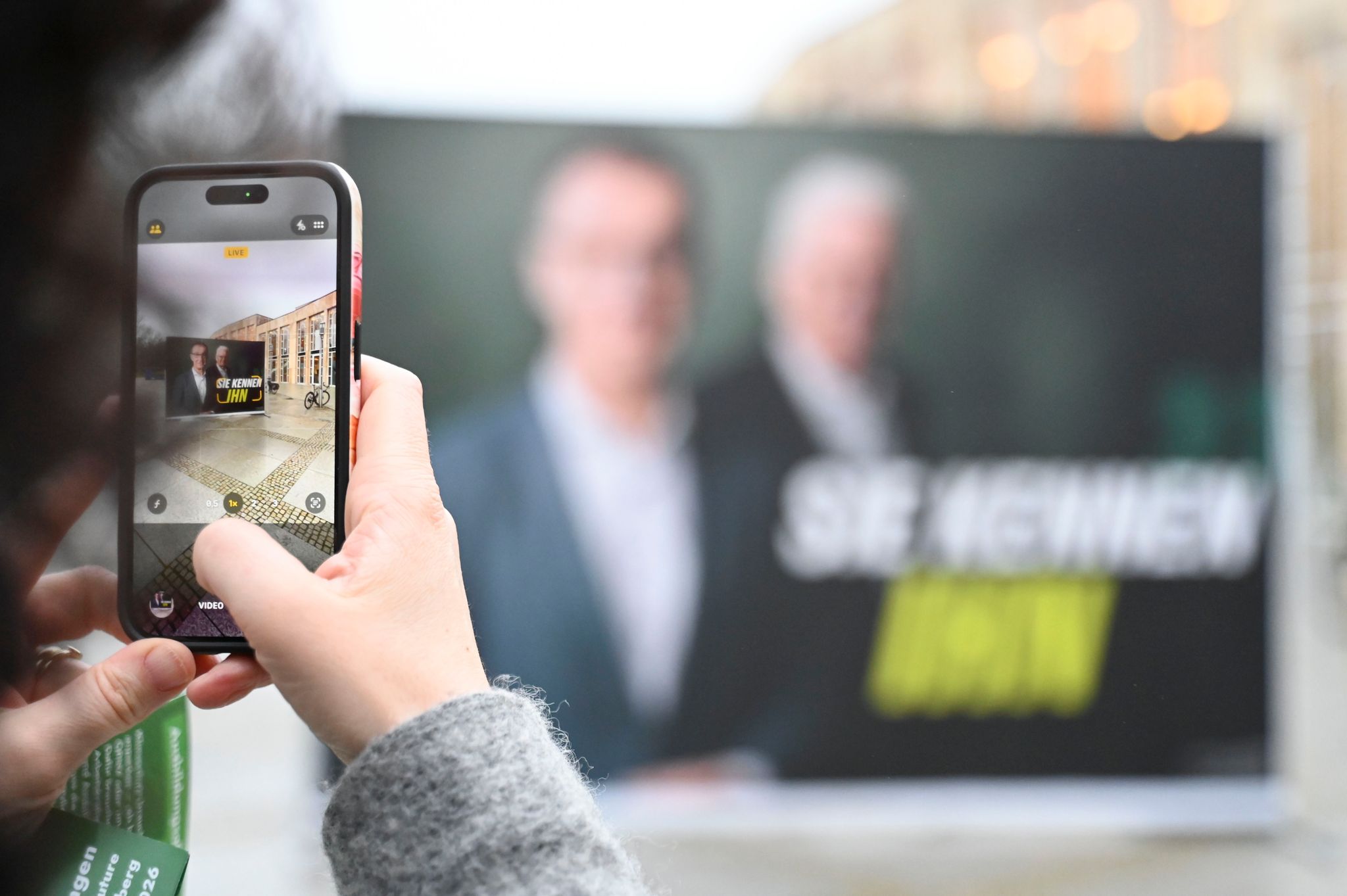 Die Kampagne der Grünen dürfte komplett auf Özdemir zugeschnitten sein und ihn als natürlichen Nachfolger des beliebten Kretschmann darstellen.