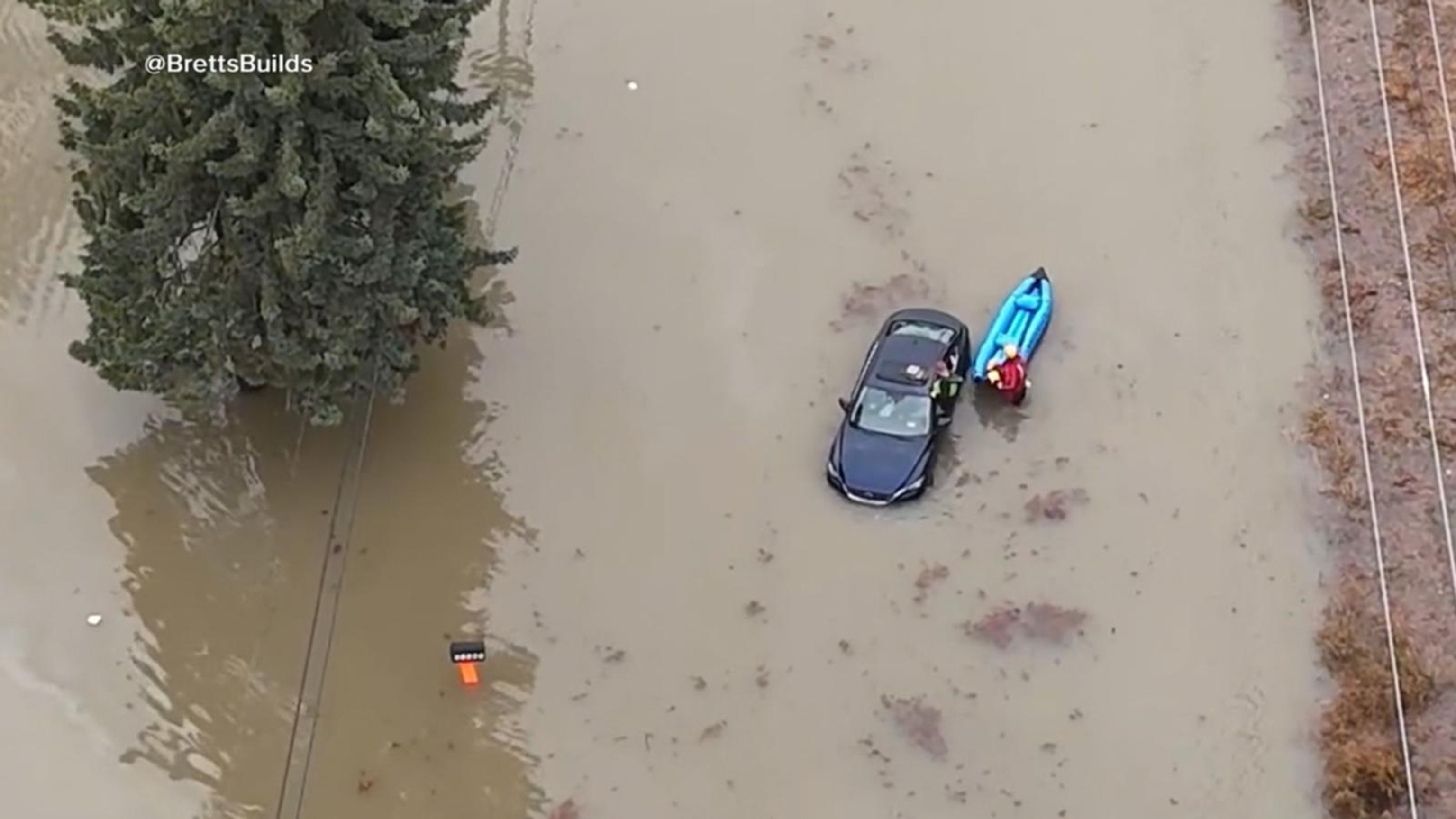 Tens of thousands evacuate as flood threat continues in western Washington