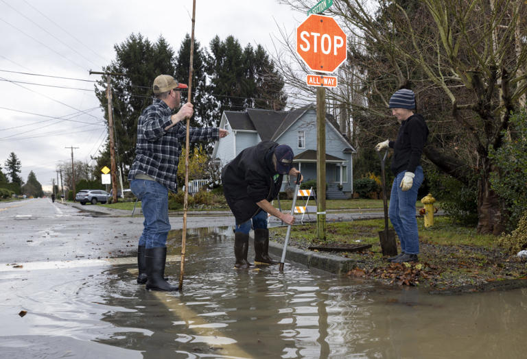Travel warning: ‘Catastrophic’ flooding after 18 inches of rain forces ...