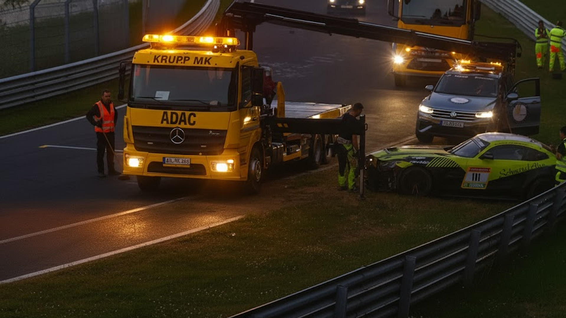 Watch AMG GT4 slam barrier at 24H race