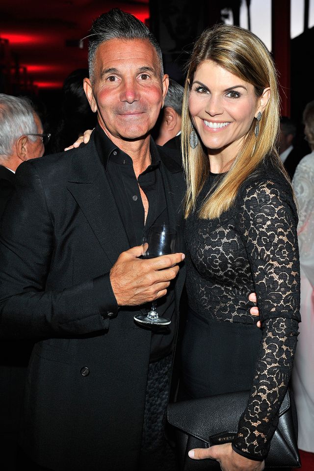 Lori Loughlin makes first public appearance since Mossimo Giannulli(00)