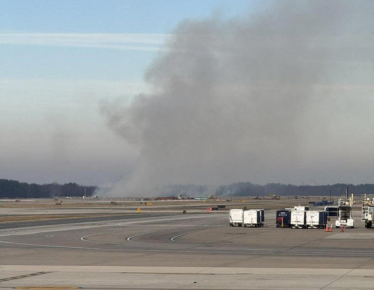 United jet carrying 275 passengers loses engine power after takeoff ...