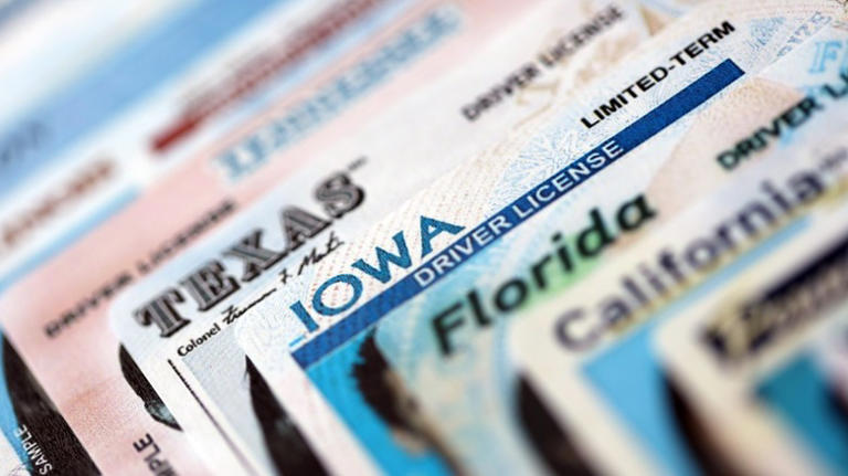 Is it legal to have two driver's licenses from two different states?