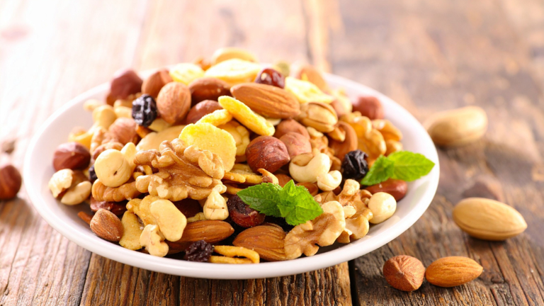 What happens if you eat 30 grams of nuts every day: Health benefits ...
