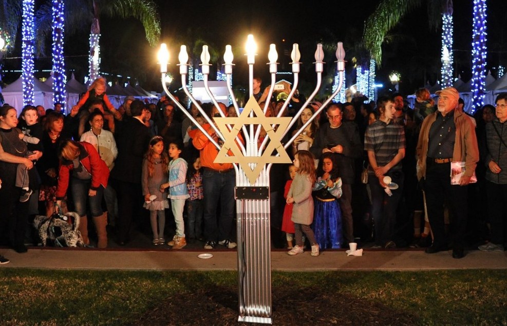 Hanukkah lighting dates