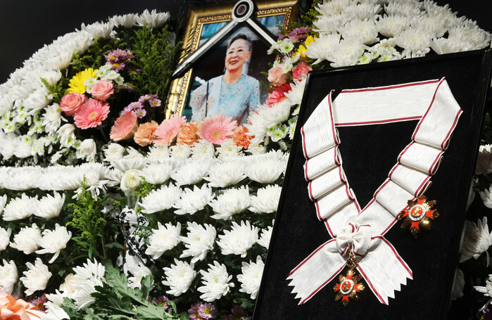 State medal to late actress<br><br>