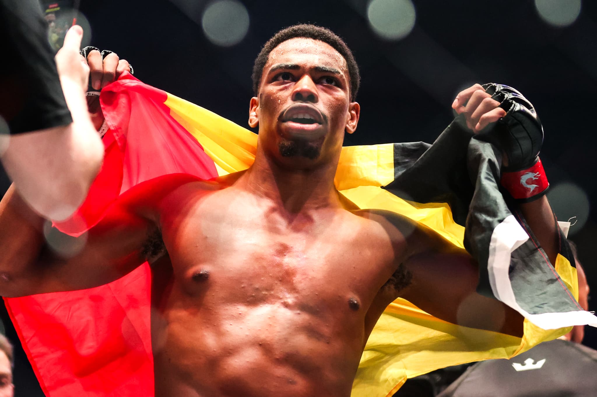 PFL : KO au 1er round face à Jousset, embrassades avec Hadjar et furie ...