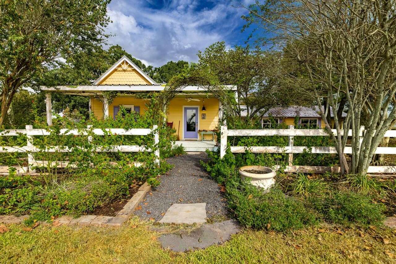 Former Houston Ballet principal ballerina lists historic 20-acre ranch ...