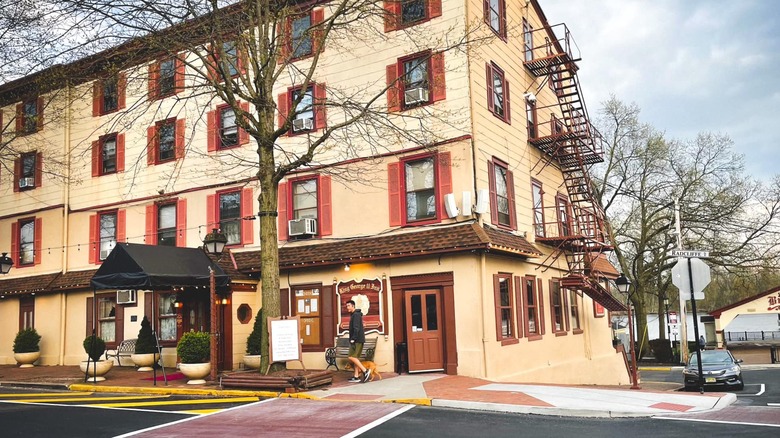 George Washington's officers were based at this old-school inn, and you ...
