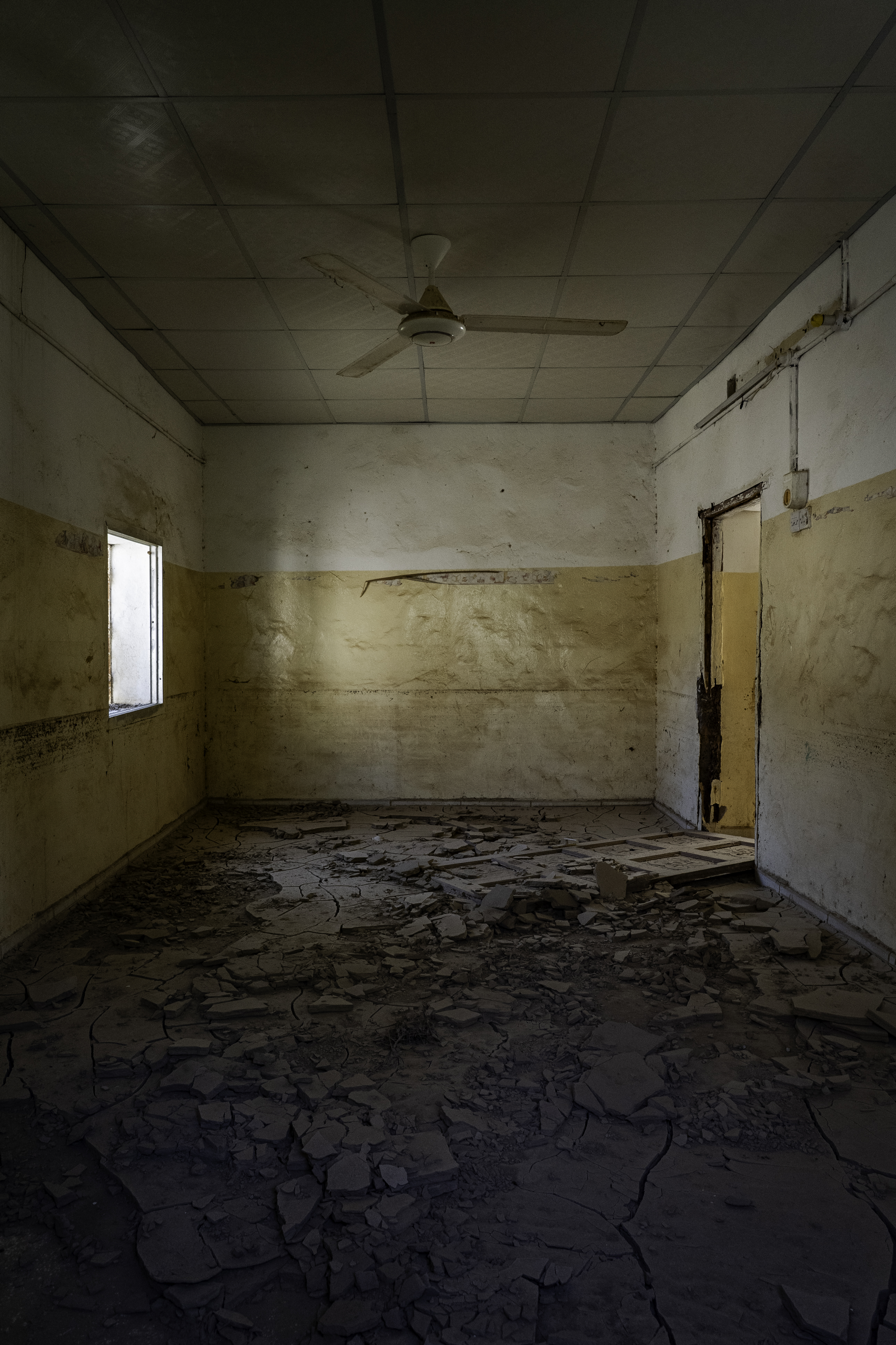 An abandoned home damaged by the flood in Samad al-Shan.