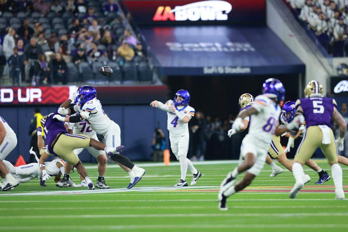 Boise State coach 'unwavering' in belief in quarterbacks, despite setbacks