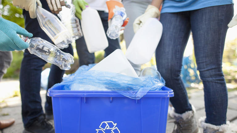 Don't throw away plastic bottles: Use them for clever shoe storage