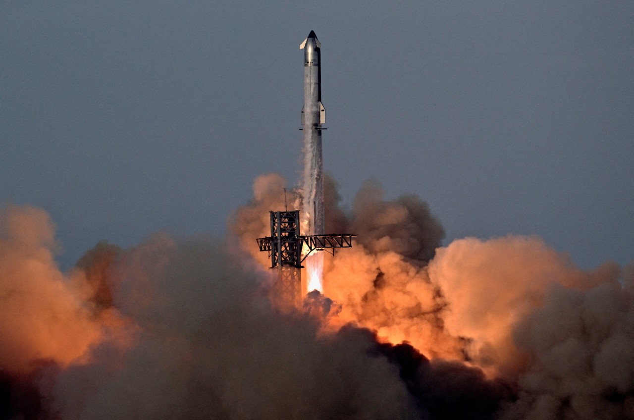 SpaceX starts a Wall Street bake-off to hire banks for possible IPO<br><br>