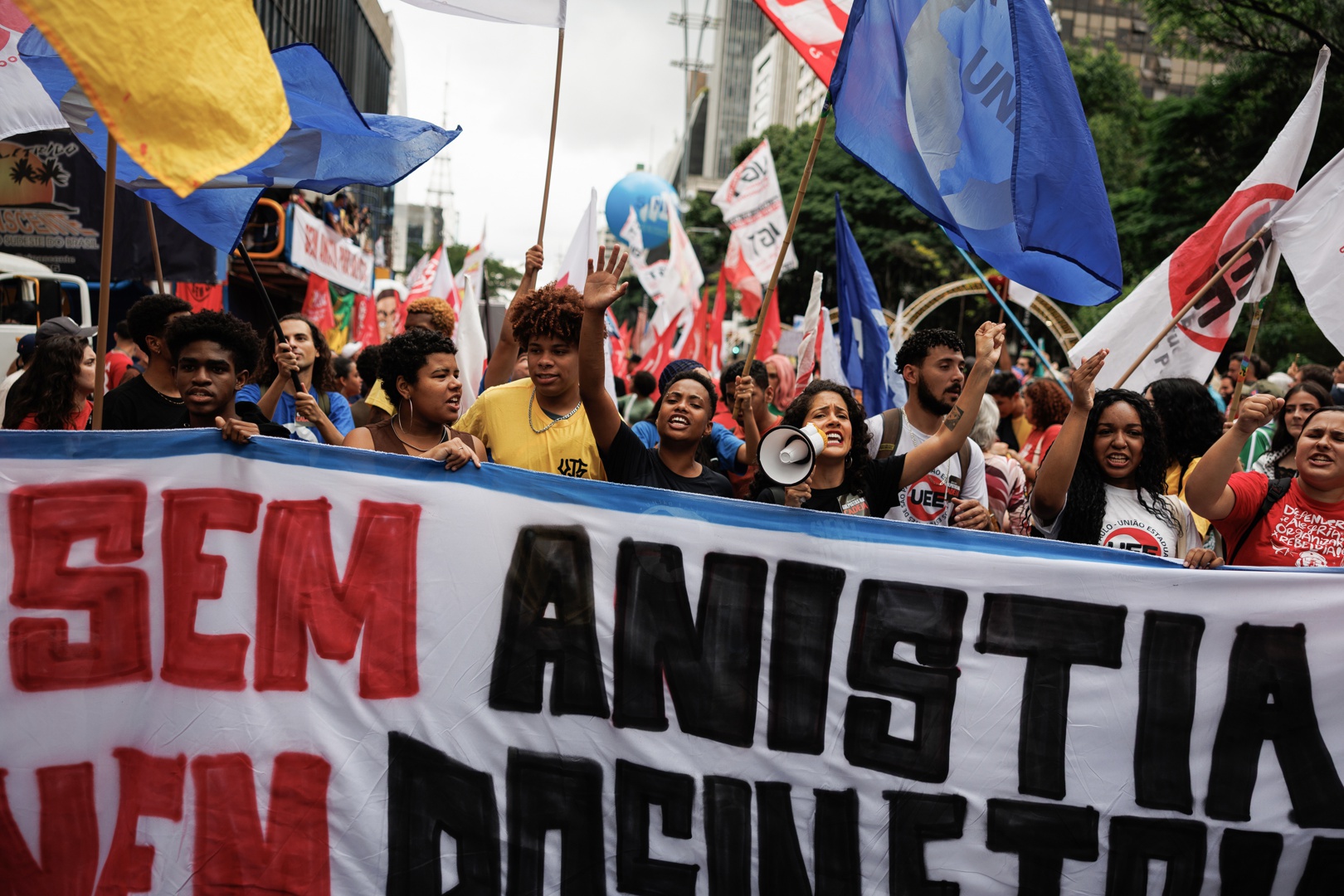 Miles de brasileños protestan contra el proyecto que busca reducir la ...