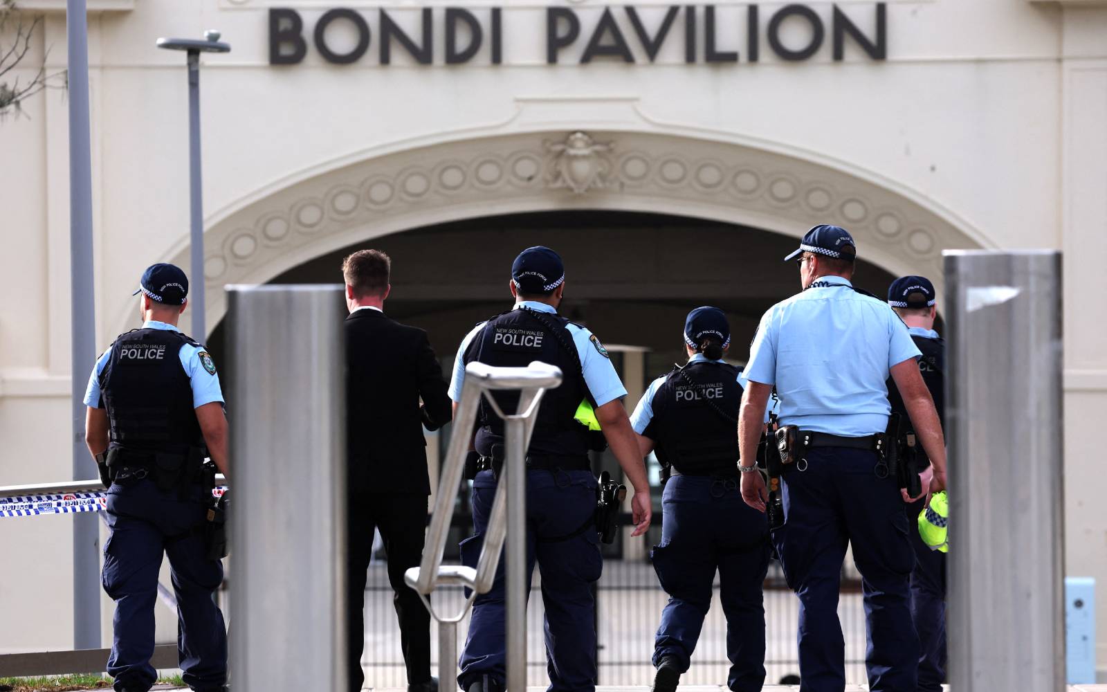 Australian inquiry opens public hearings into Bondi Beach shooting