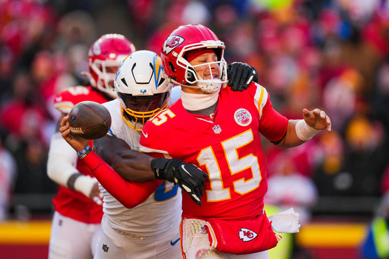 Dec 14, 2025; Kansas City, Missouri, USA; Los Angeles Chargers linebacker Odafe Oweh (98) sacks Kansas City Chiefs quarterback Patrick Mahomes (15) during the second half at GEHA Field at Arrowhead Stadium. Mandatory Credit: Jay Biggerstaff-Imagn Images