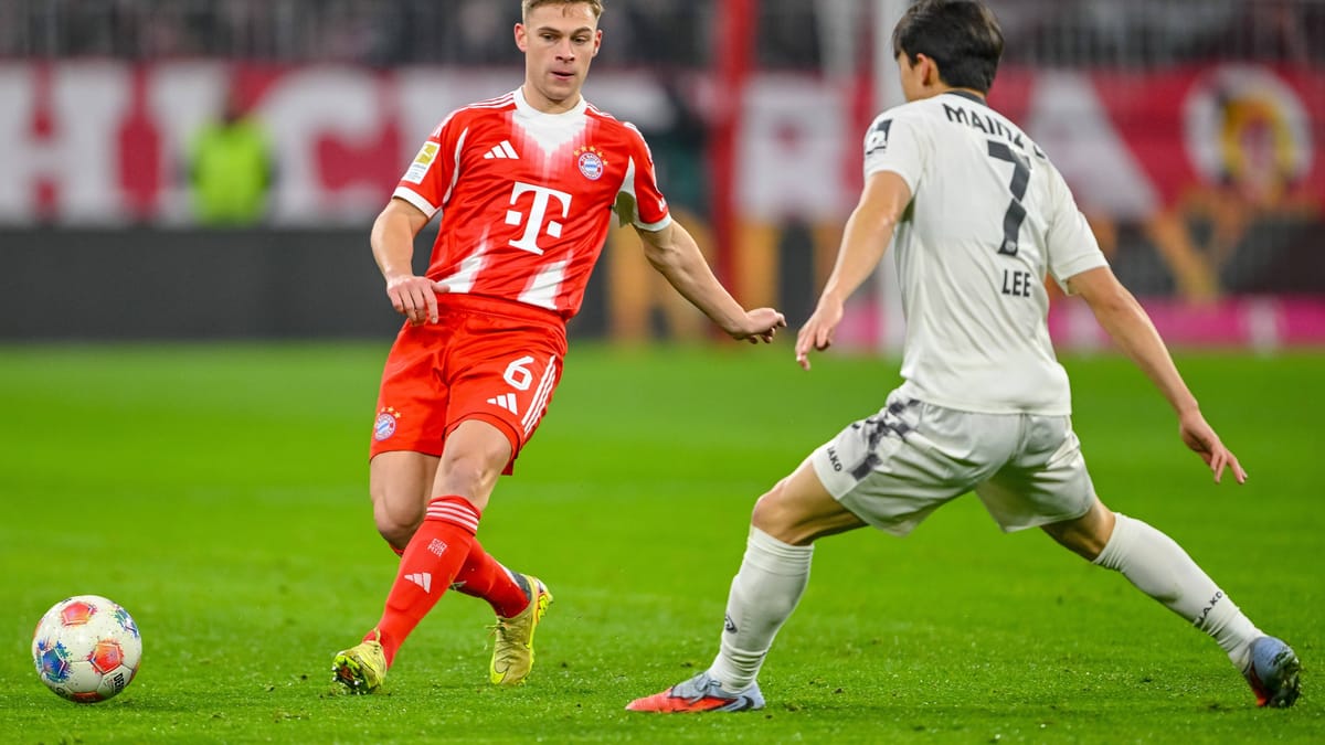 Joshua Kimmich: Ordnete und bestimmte das Bayern-Spiel. Spielte viele kluge Pässe auch im letzten Angriffsdrittel. Toller Pass auf Gnabry hinter die Abwehr (64.). Machte ein solides Spiel, gab es mit Bayern aber trotzdem komplett unnötig aus der Hand. Note 3 (Quelle: IMAGO/Harry Langer/DeFodi Images)