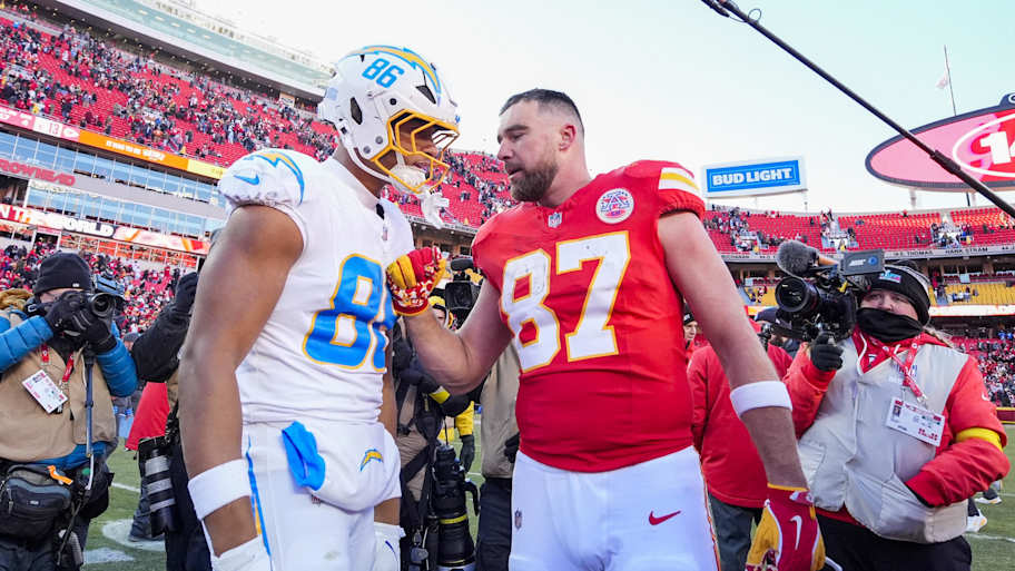 Travis Kelce gave weak excuse for not talking to media after Chiefs’ loss to Chargers<br><br>