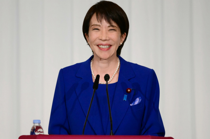 일본은 '다카이치 열풍'… 토트백은 품절, 한정 메뉴도 등장
