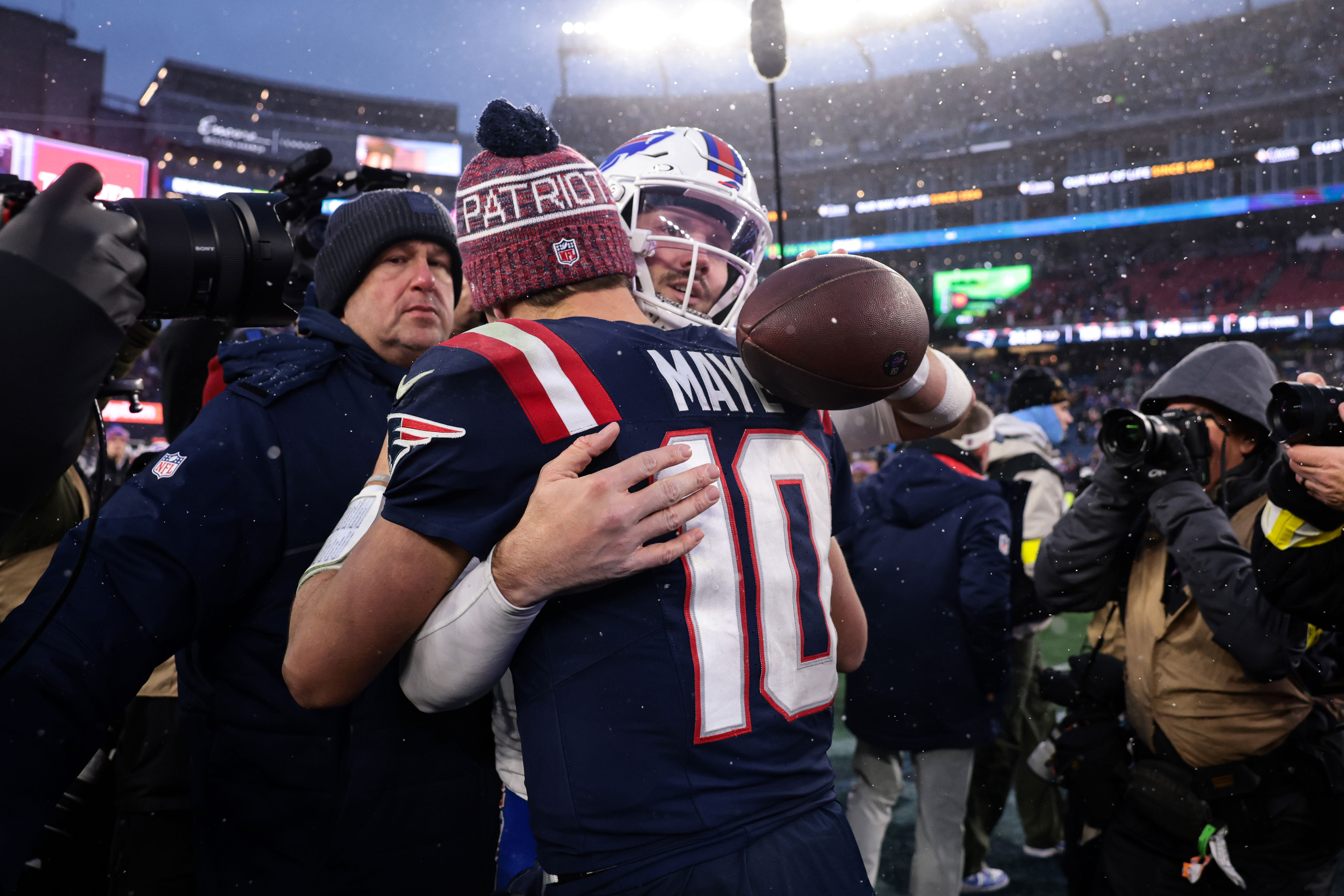 Postgame handshake between Drake Maye, Josh Allen draws attention<br>