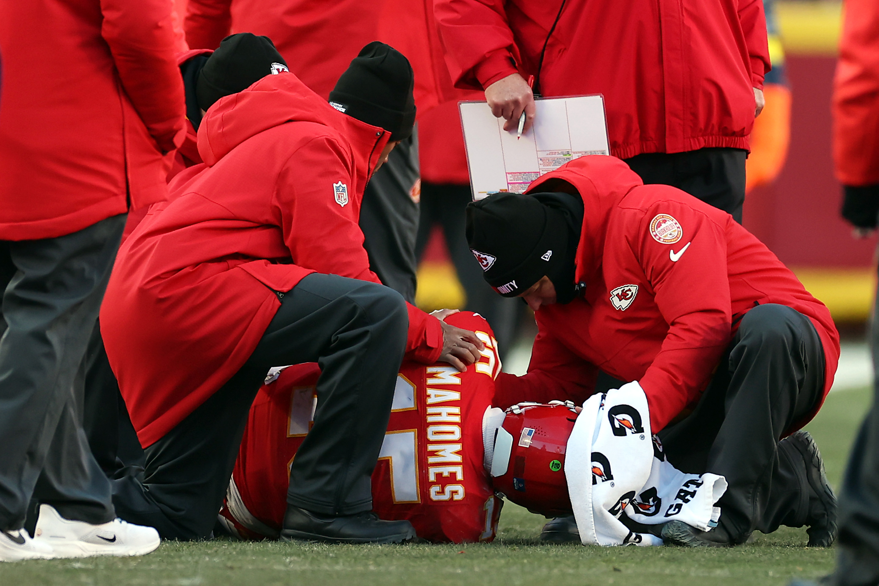 Chiefs’ Patrick Mahomes speaks out after suffering potentially season-ending injury<br><br>