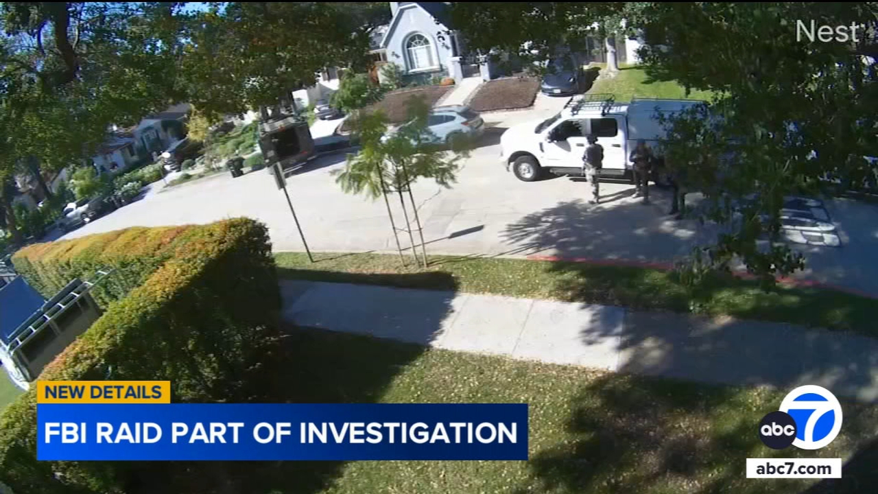 FBI seen executing federal search warrant at Glendale home<br>
