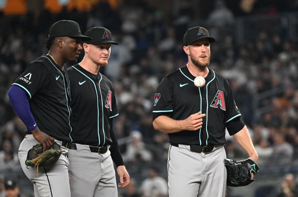 Merrill Kelly returning to Diamondbacks on two-year, $40 million deal ...