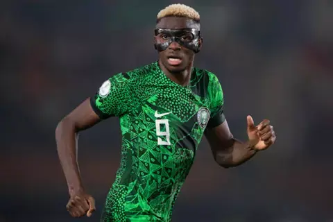 دون أوسيمين.. منتخب نيجيريا يستعد لودية مصر بـ11 لاعبا فقط