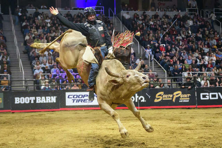 Photos: Riders challenged at PBR Pendleton Whisky Velocity Tour stop in ...
