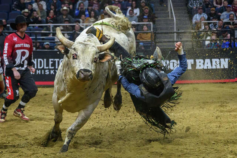 Photos: Riders challenged at PBR Pendleton Whisky Velocity Tour stop in ...