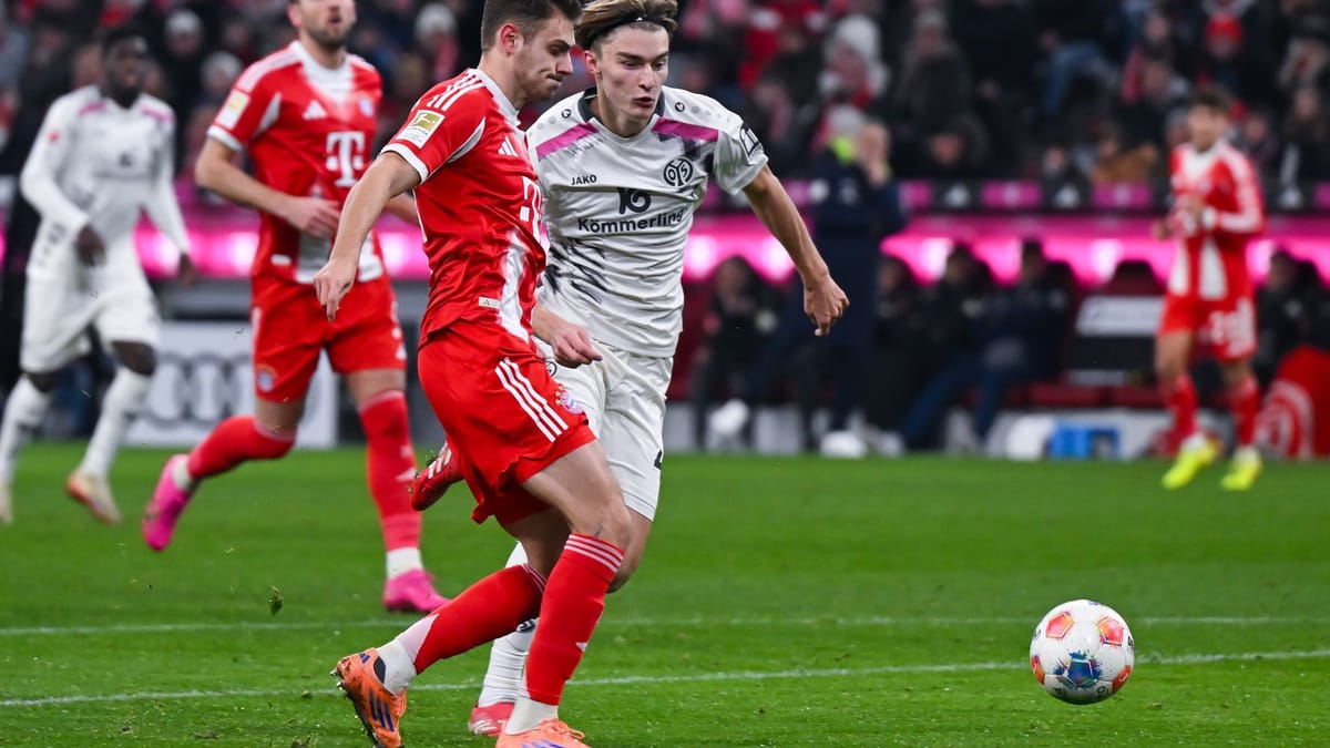 Josip Stanišić: Rückte auf die rechte Abwehrseite. Versuchte sich häufig auch ins Spiel nach vorne mit einzuschalten. Harmonierte gut mit Olise. In der Abwehr wurde er zunächst kaum gefordert. Beim 1:2 verlor er aber komplett die Orientierung, ließ seinen Gegenspieler aus den Augen und unbedrängt ins Tor köpfen. Note 5 (Quelle: Sven Hoppe)